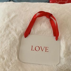 DO NOT DISTURB/LOVE SIGN